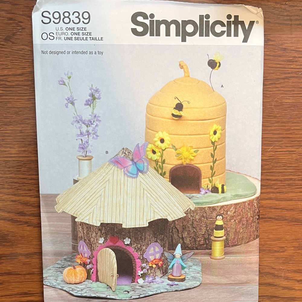 Simplicity Fabric Critter Houses and Peg Doll Accessories
